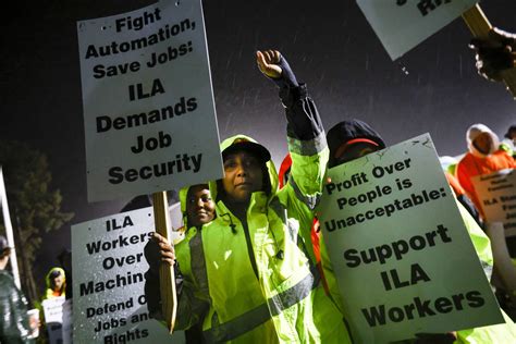 Dockworkers may have negotiating advantage in US ports strike.